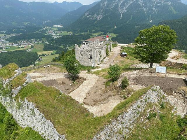 Der neue Themenweg auf der Festungsanlage ist mit dem Rollstuhl bewältigbar.  | Foto: Burgenwelt Ehrenberg