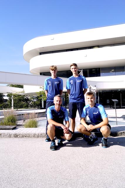 Christian Riedl mit drei seiner Lehrlinge: Lukas, Robin und Oliver