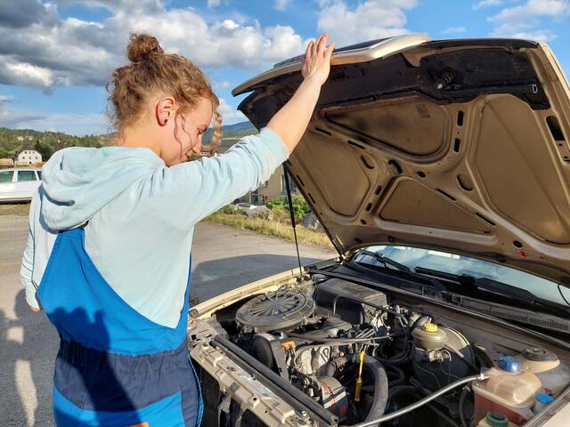 "Oldtimer sind wie eine ganz eigene Welt", sagt Tina Fingerlos. | Foto: Jasmin Elisabeth Pickl