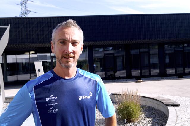 Lehrlingscoach und Ausbildner der Firma Greiner Christian Riedl findet, dass der Morgensport positiv zur Arbeit beiträgt. 