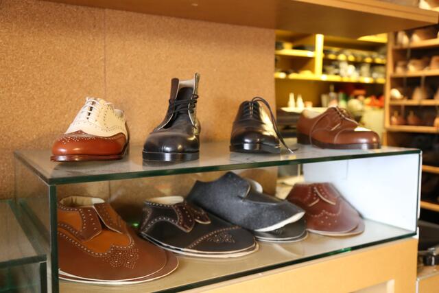 Schuhmodelle und Lederarten  zur Auswahl  | Foto: Copyright: Michael Ellenbogen