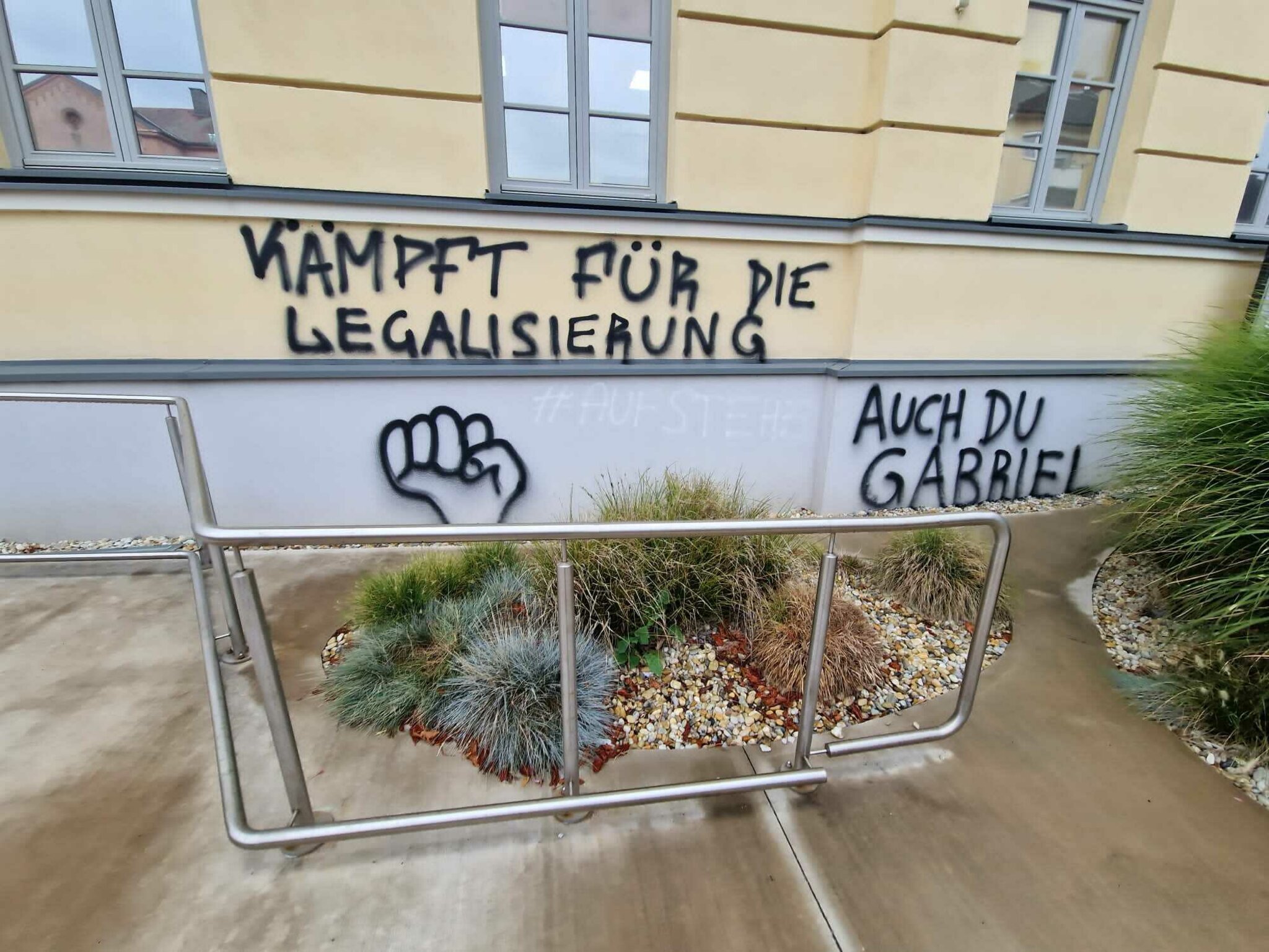 Oberwart Fassade vom Rathaus beschmiert, Anzeige gegen Unbekannt Oberwart