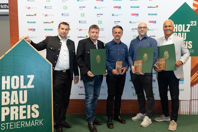 Albert Weissensteiner, WKO Holzindustrie, Dominikus Jantscher und Christian Schirnhofer, Lieb Bau Weiz, Architekt Laurenz Vogel, Vizebürgermeister Kirchberg Erwin Mantler | Foto: HBP/Schiffer