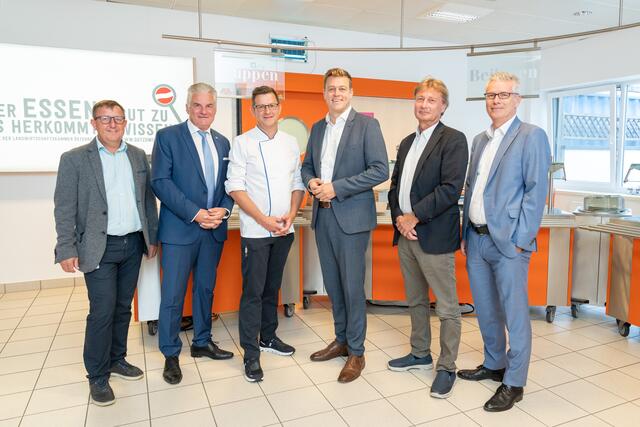 :Landesrat Kaineder gratuliert Klinikum Rohrbach und OÖG-Leitung zu Engagement im Vorfeld des Welttags gegen Lebensmittelverschwendung am 29.9. | Foto: Dominik Derflinger
