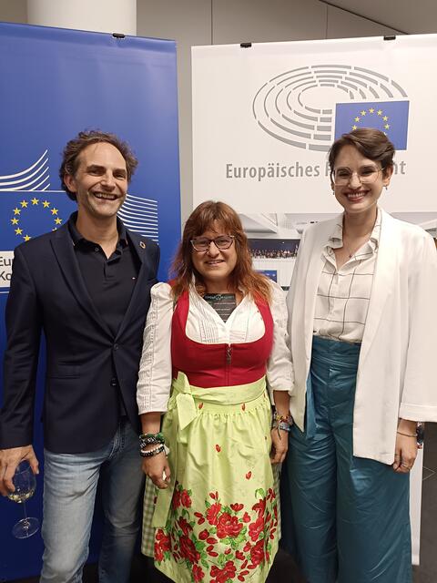 Mag. Bernhard Zlanabitnig MAS MSc
Leitung EU-Umweltbüro und Sophia Kratz , Expertin 