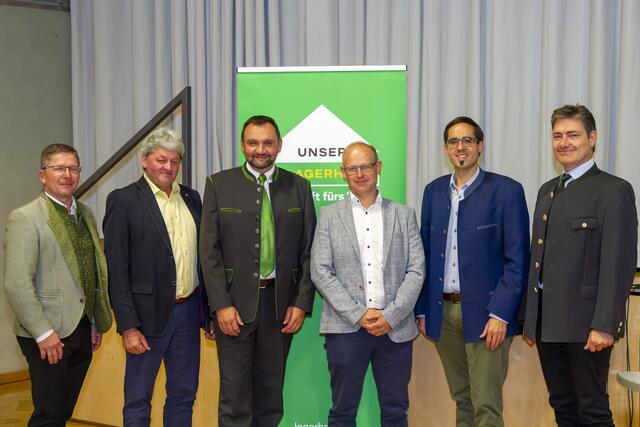 BBK-Obmann Mairhofer, AR-Vorsitzender Fischer, Geschäftsführer Obernberger, Obmann Grims, Bauernbunddiektor Süß und Revisor Kastenhofer (v. l). | Foto: Lagerhaus