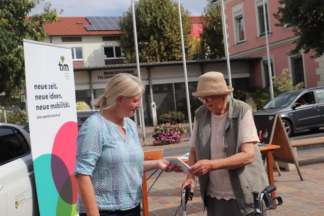 Helene Ruhmer machte aufmerksam, dass es für Senioren besondere Angebote gibt, wie z.B. den Gemeindetaxi-Shuttleservice für Menschen ab 80 sowie besonderen Bedürfnissen | Foto: Edith Ertl