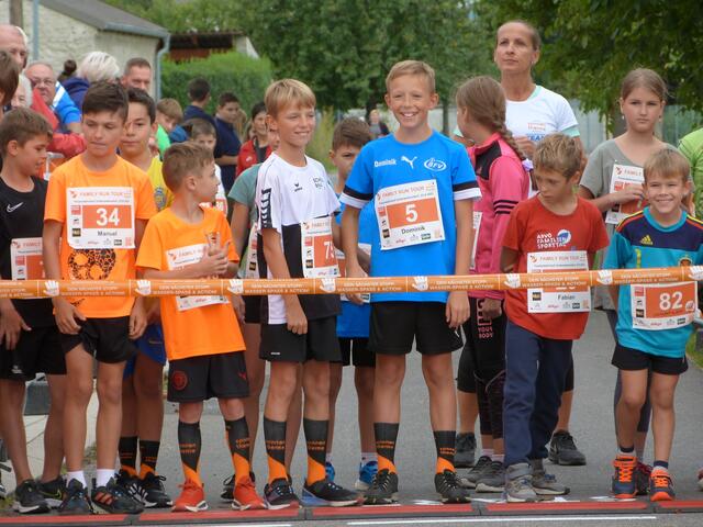 Energiegeladen warteten die Kids auf den Start