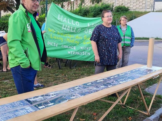 Vizebürgermeister von Perchtoldsdorf, Christian Apl, und Sprecherin der Grünen im Bezirk Mödling, gfGrRin Martha Günzl, stellen sich den Fragen der Teilnehmenden. | Foto: Grüne im Bezirk Mödling