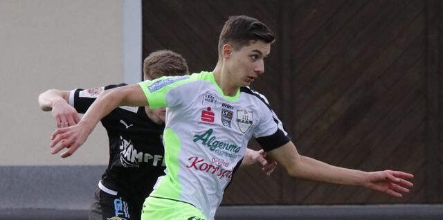 Lukas Grüner verwandelte gegen Ostermiething einen Corner direkt. | Foto: BRS