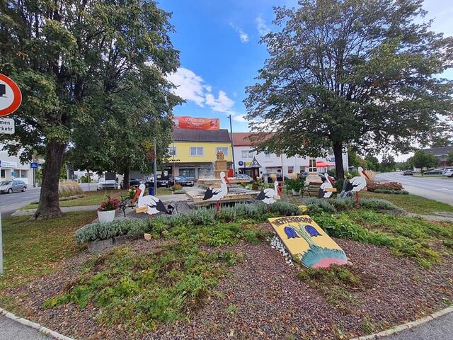 Ortsmitte von Weppersdorf mit dem Gemeindewappen | Foto: Otto Krcal