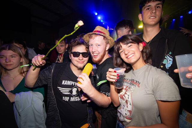 Eine coole Party mit vielen coolen Gästen. | Foto: Mátyás Székely