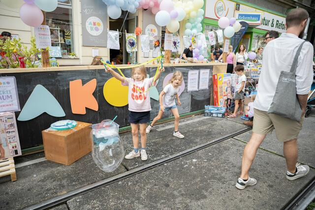 Das Währinger Straßenfest ging am Freitag über die Bühne. Zahlreiche große und kleine Besuchende waren gekommen, um zu feiern. | Foto: René Brunhölzl