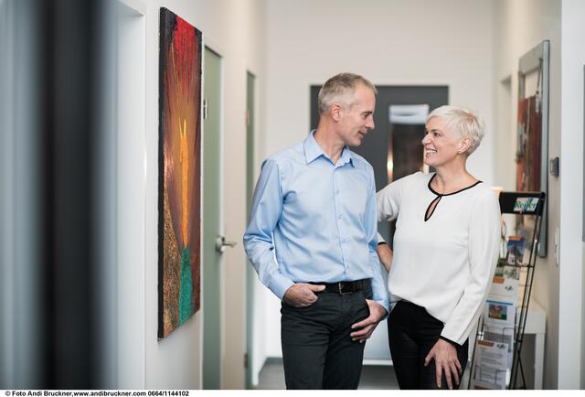 David Reiter und Johanna Kuntner-Reiter freuen sich auf Lehrlinge, die als Spengler zukünftig eine Karriere starten wollen. | Foto: Andi Bruckner