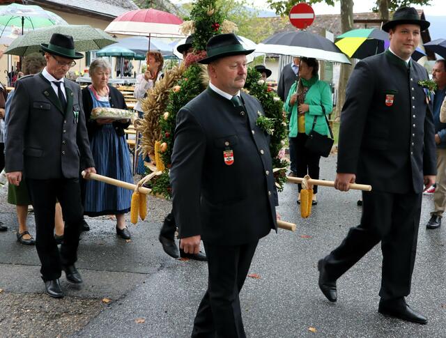 Der Einzug der Erntedankkrone