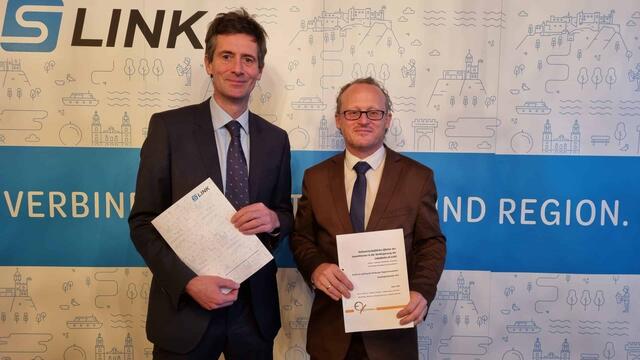 S-LINK Geschäftsführer Stefan Knittel und Economica Vorstands-Mitglied Helmut Berrer bei der Präsentation der Studie zu den volkswirtschaftlichen Effekten des Vorhabens. (v.l.) | Foto: S-LINK