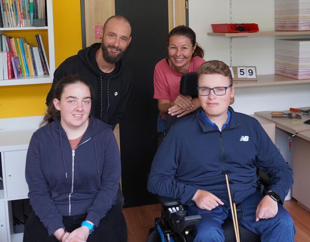 Die Jobcoaches Martin und Simone mit ihren Trainees Suna und Robin