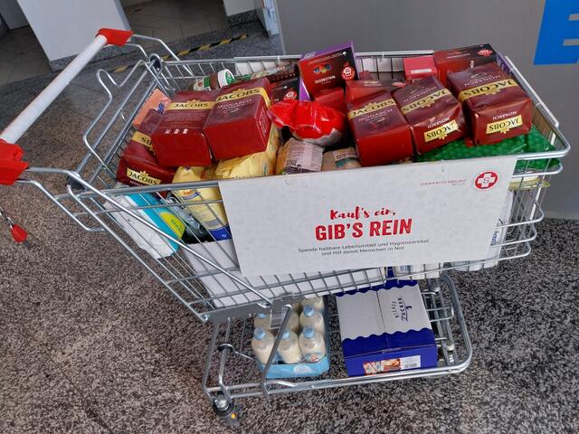 "Kauf´s ein, gib´s rein" - so lautet das Motto des Samariterwagerls. | Foto: Samariterbund/Gabriel Pall