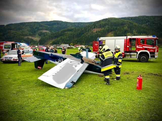 Am Montag kam es am Flugplatz Timmersdorf in Traboch zur Bruchlandung eines Kleinflugzeugs.  | Foto: FF Traboch-Timmersdorf