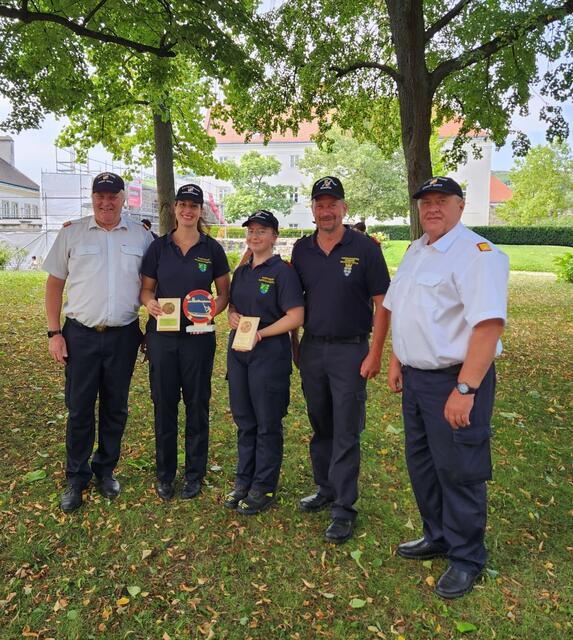 Freudige Gesichter bei der Siegerehrung | Foto: FF Albrechtsberg