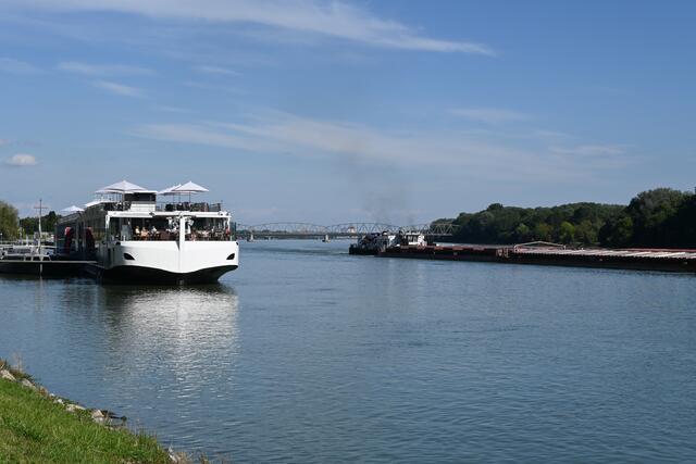 Ich komme zu den Schiffsanlegestellen