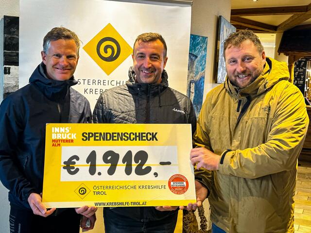 Stolzes Ergebnis: Krebshilfe-Präs. Dominik Wolf, GF Muttereralmbahn Petr Nikl, GF Krebshilfe Tirol Florian Klotz  (v.l.n.r.)