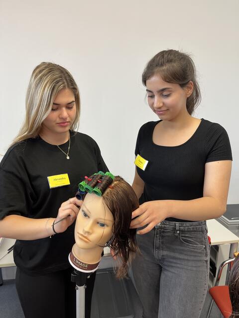 88 Lehrlinge starten heuer eine Ausbildung bei Klipp Frisör. | Foto: Klipp