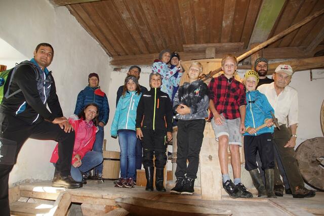 Ein Höhepunkt für die Kids war der Besuch der Beredtschläger Mühle in der Torfau. | Foto: Helmut Eder
