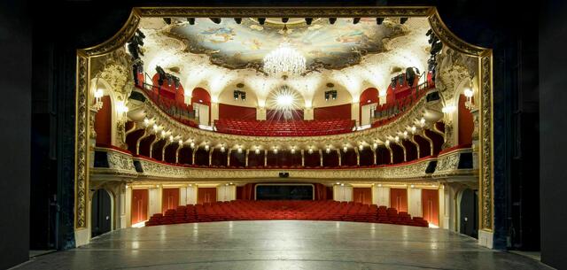 Das Salzburger Landestheater ist der Arbeitsplatz von Kyle Weimar.  | Foto: Neumayr