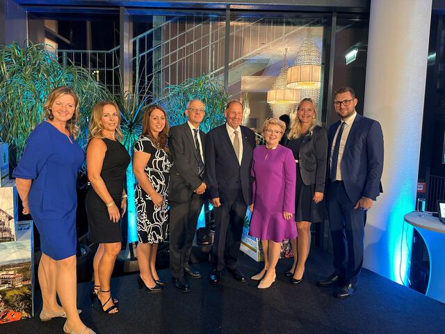 Gratulationen von allen Seiten | Foto: Christine Kipper