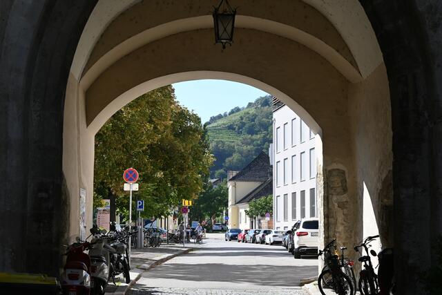 Ich komme aus der Altstadt von Stein durch das Linzer Tor hinaus