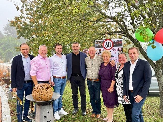 Politische Prominenz aus Land und Bezirk Güssing gratulierten LAbg. Bgm. Wolfgang Sodl (4. von rechts) zum 60. Geburtstag. | Foto: SPÖ