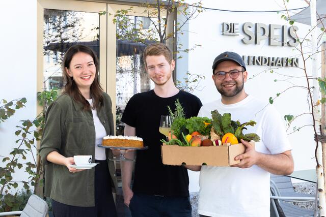 Verzichten auf ständige Verfügbarkeit: Konditorin Isabelle Fussell und Speis-Geschäftsführer Stephan Rieger und Florian Joham | Foto: Konstantinov
