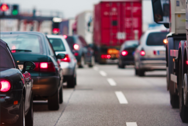 Aufgrund des gegenständlichen LKW-Fahrverbotes muss in den Morgenstunden des Dienstages, den 04.10.2023, ab 05.00 Uhr mit erhöhtem Schwerverkehrsaufkommen auf der Inntal- und Brennerautobahn gerechnet werden.  | Foto: chris-m/fotolia