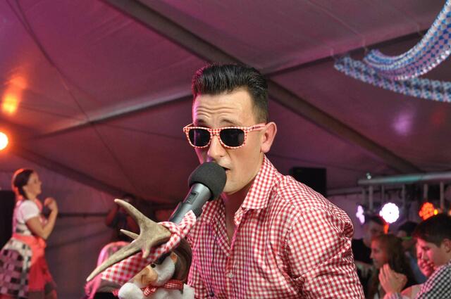 Der Deutsche Kevin Muschinski ist als Double von "Volks-Rock'n'Roller" Andreas Gabalier unterwegs. | Foto: gabalier-double.de
