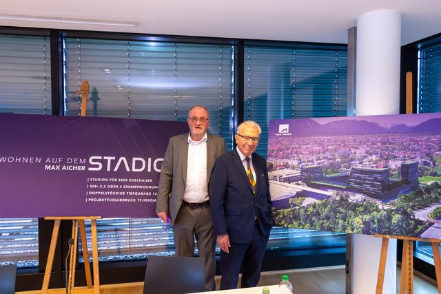 Eigentlich wollte der SV-Austria Salzburg gemeinsam mit Bauunternehmer Max Aicher ein eigenes Stadionprojekt am Messegelände verwirklichen. Dabei stellte sich die Stadt Salzburg jedoch quer. Im Bild Austria-Obmann Claus Salzmann (links) mit Bauunternehmer Max Aicher. | Foto: SVAS