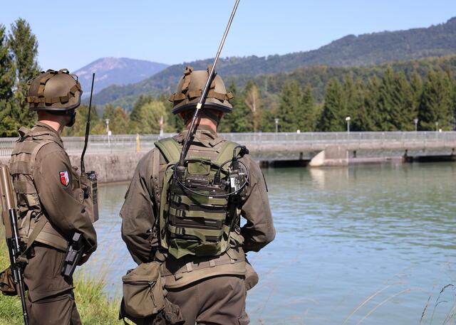  „Schutz von Räumen“ (kritischer Infrastruktur) im Rahmen einer militärischen Schutzoperation bei Puch-Urstein. | Foto: Bundesheer, Fotograf: Wolfgang Riedlsperger
