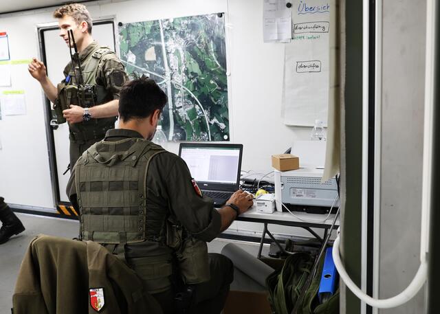 Lagezentrum, hier laufen alle Fäden zusammen. | Foto: Bundesheer, Fotograf: Wolfgang Riedlsperger