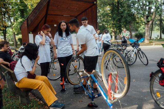 Im Stadtpark in Trofaiach wurde eine Fahrradwerkstatt eingerichtet.  | Foto: Verein InterAktion
