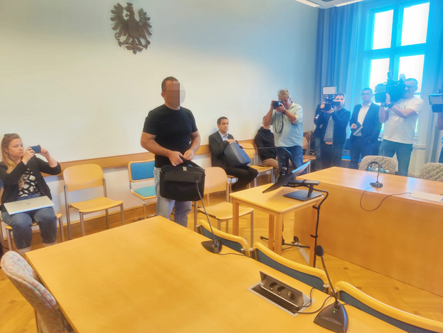 Der Angeklagte ehemalige Käserei-Boss. | Foto: Sascha Trimmel