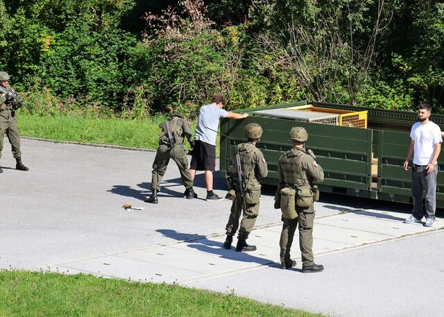 Stellung von möglichen Attentätern. | Foto: Bundesheer, Fotograf: Wolfgang Riedlsperger