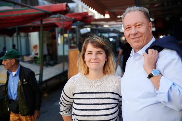 Bezirksvorsteher Franz Prokop und seine neue Stellvertreterin Stefanie Lamp am Brunnenmarkt. | Foto: BV16/Kurt Prinz