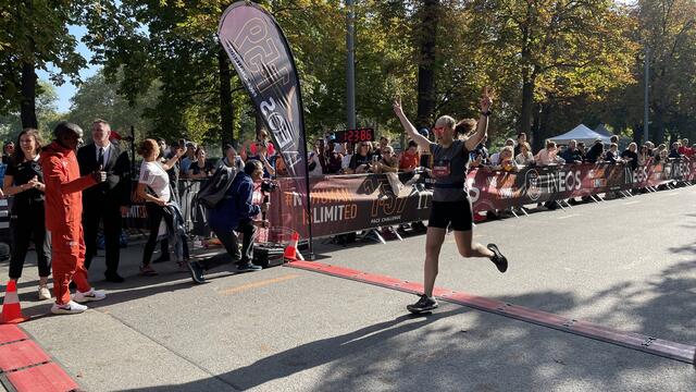 Bei der "INEOS 1:59 Pace Challenge" werden die Menschen dazu aufgerufen, die Distanz von 352,6 Metern in einer Minute zu absolvieren – genauso wie es Eluid Kipchoge 2019 getan hat. | Foto: Kathrin Klemm