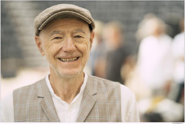 Nach dem 2022 verstorbenen Willi Resetarits wird ein Gemeindebau benannt: Der "Willi-Resetarits-Hof". | Foto: Lukas Beck