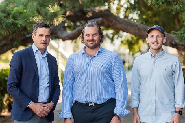 Richard König, Lorenz Edtmayer und Lukas Nemec gründeten den New Energy Campus, um Ausbildungen im PV-Bereich anzubieten. | Foto: Enery