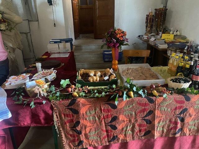 Das von Brigitte Kirchmaier gestaltete Buffet mit selbstgebackenen Speisen. | Foto: IPS-Wien