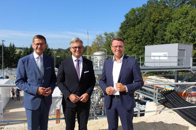 Wirtschafts- und Forschungslandesrat MArkus Achleitner, Bergbau-Minister Magnus Brunner, Markus Mitteregger (CEO RAG Austria) | Foto: Staudinger