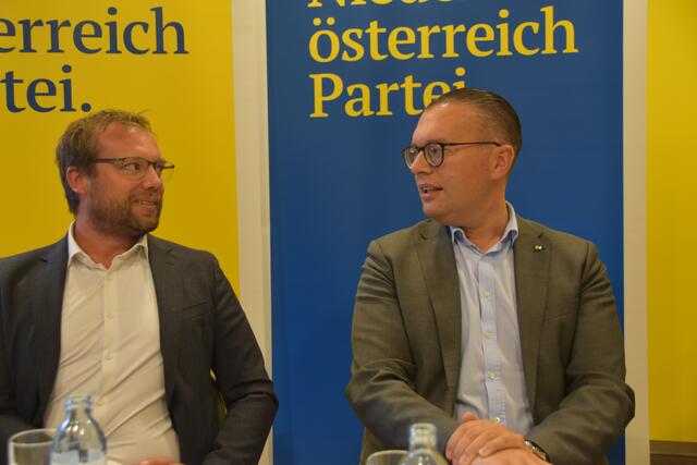 Der neue ÖVP-Bezirksgeschäftsführer Andreas Pechgraber mit Landesgeschäftsführer Matthias Zauner in Scheibbs | Foto: Roland Mayr