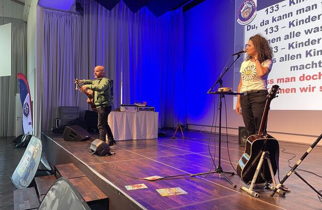 Die Formation "Bluatschink" performte den Hit "133 Kinderpolizei" im K3 KitzKongress.
