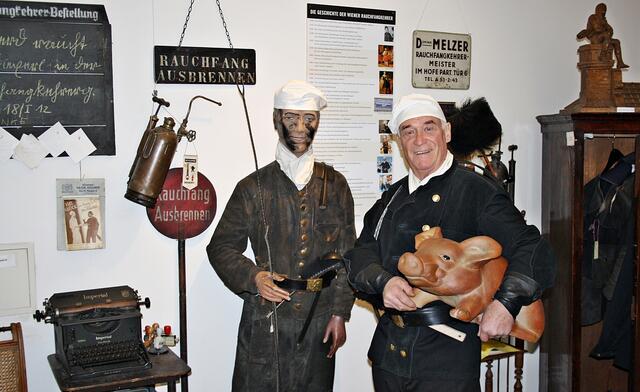 Das Rauchfangkehrermuseum findet man mit dem Bezirksmuseum in der Klagbaumgasse 4.